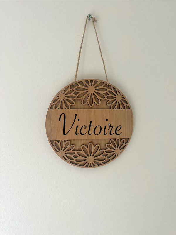 Plaque Murale Personnalisée – Fleurie en Bois